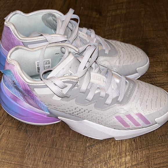 Donovan Mitchell basketball shoes - Picture 6 of 7